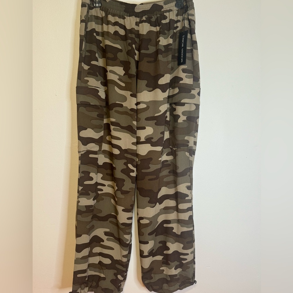 Modern Works Camo Cargo Pants Size Large